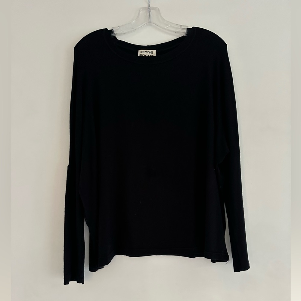 Heyne Bogut black shirt size 1 (women’s)